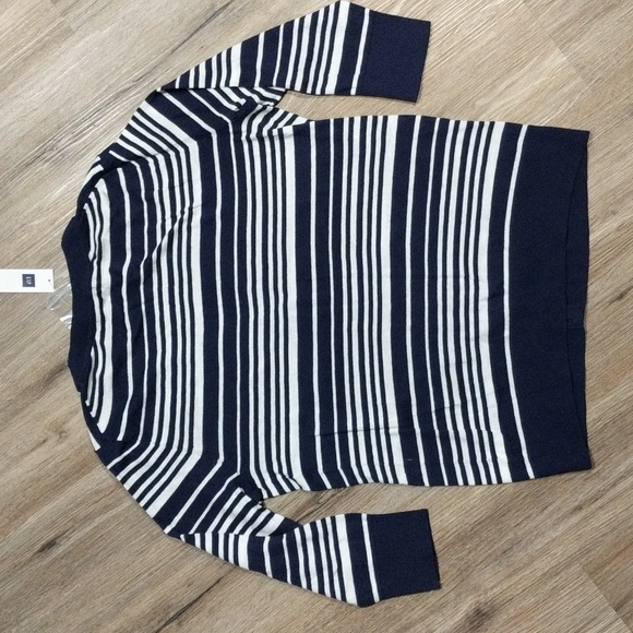 BRAND NEW GAP Women's 3/4 sleeve, Navy and White Striped Cardigan - Picture 2 of 4
